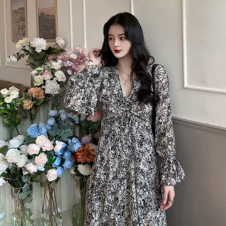 花柄ワンピース ワンピース フレアワンピース ワンピドレス ロング ロング丈 袖あり 長袖 Vネック フレア リボン かわいい 大人可愛い きれいめ シンプル カジュアル 大人 上品 おしゃれ お洒落