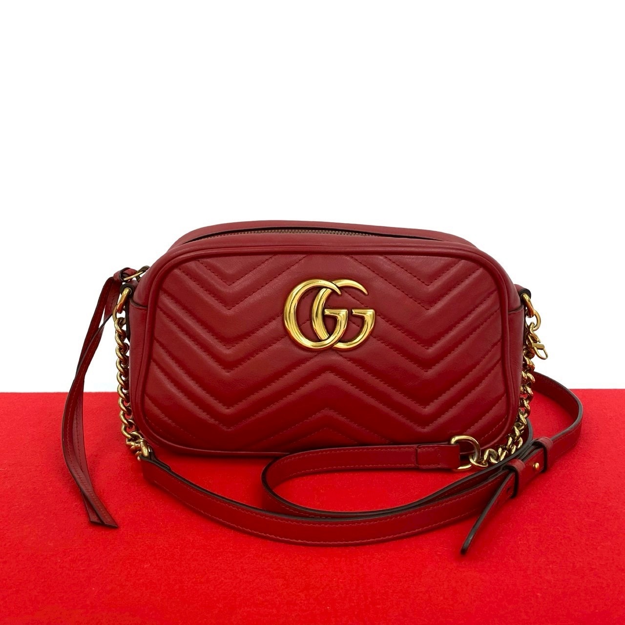 GG マーモント ロゴ 金具ショルダーバッグ レザー レッド 49251 85,360円