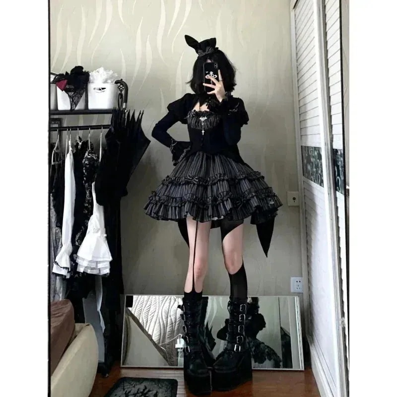 5.12【迅速な発送】人気 ハロウィン コスプレ 大人気アハロウィン ロリータ 秋 魔女 ダーク系 ロリータ風 セットアップストライプ柄スカート付きフレア袖トップス 韓国ファッション 即纳
