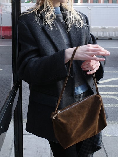 Qoo10] LOW CLASSIC 【LOW CLASSIC】 SUEDE : バッグ・雑貨