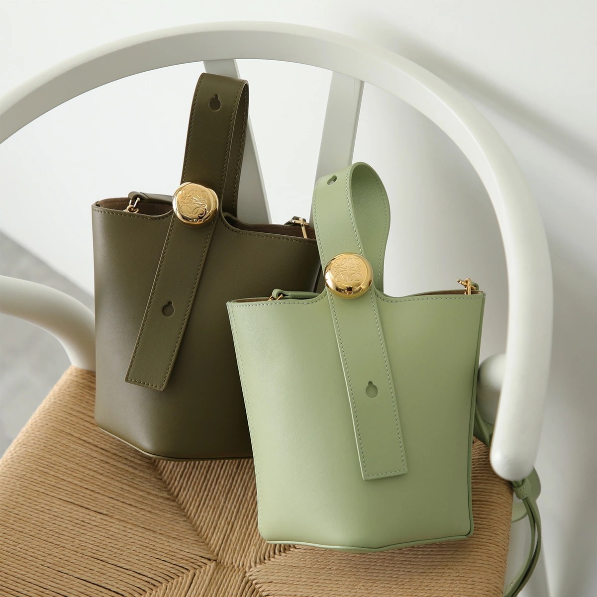 【カラー限定特価】LOEWE ロエベ ハンドバッグ PEBBLE BUCKET MINI ペブル バケット ミニ AANBBBMX01 レディース レザー ショルダーバッグ 鞄 カラー2色