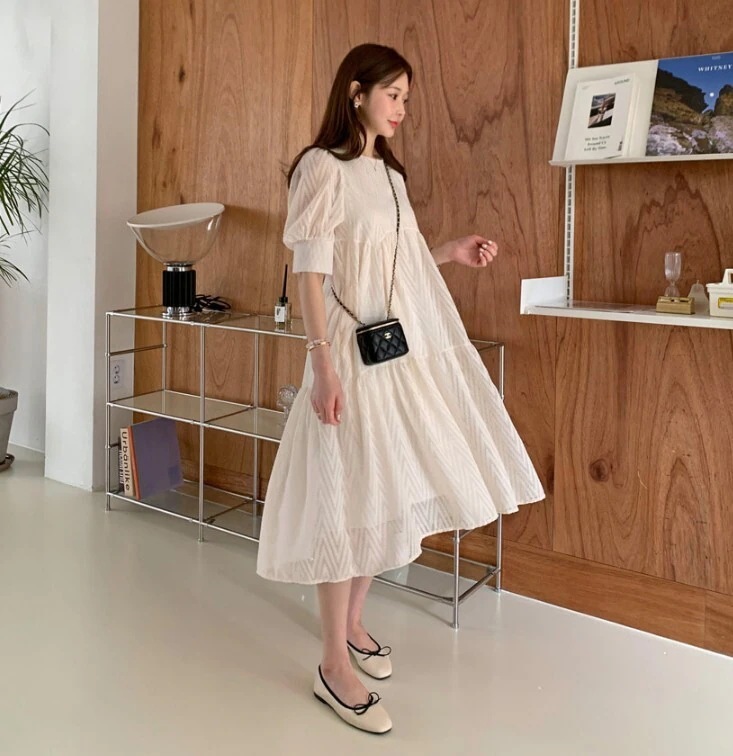 パフスリーブティアードワンピース ワンピース ティアードワンピース ミモレ ミモレ丈 ミディアム丈 袖あり 半袖 パフスリーブ ラウンドネック フレア ハイウエスト 透け感 かわいい 大人可愛い