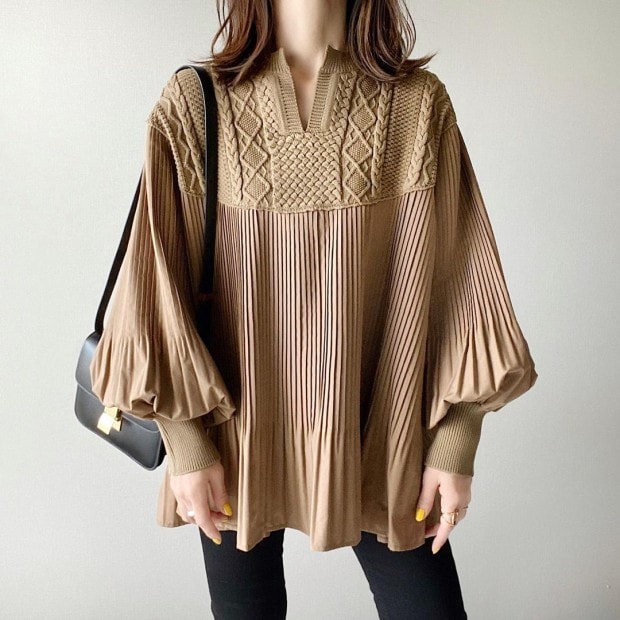 【再入荷予定】流行の予感ランタンスリーブVネック切り替えニット