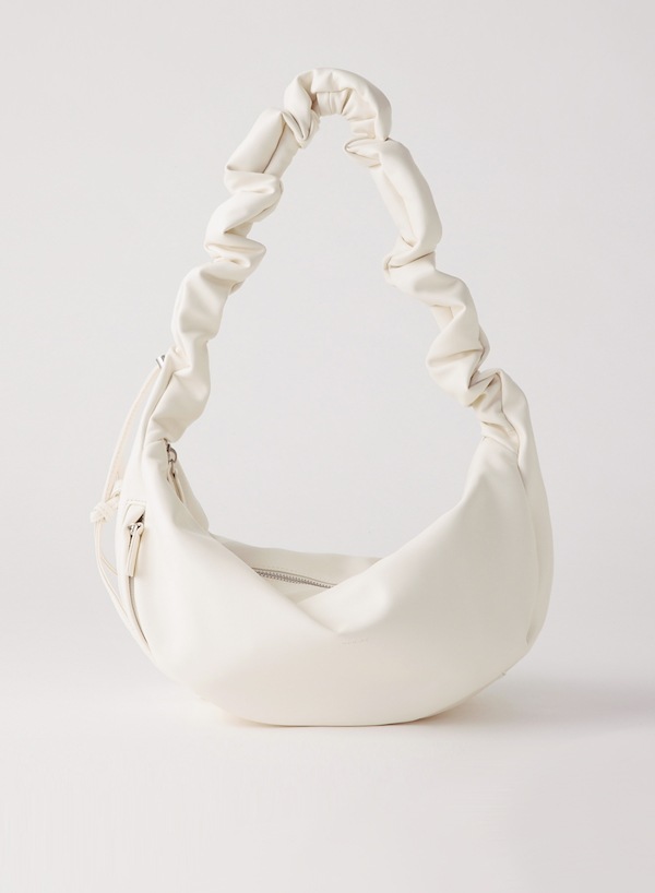 値下げ可　ショルダーバッグ　ホワイト Qoo10 GEN-RE ミディアム ショルダーバッグ [ホワイト