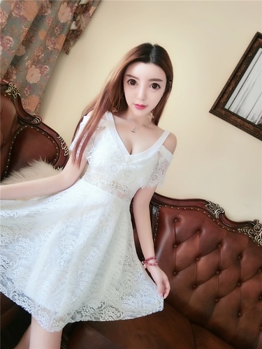 1292．花柄レースストラップドレス（ホワイト）