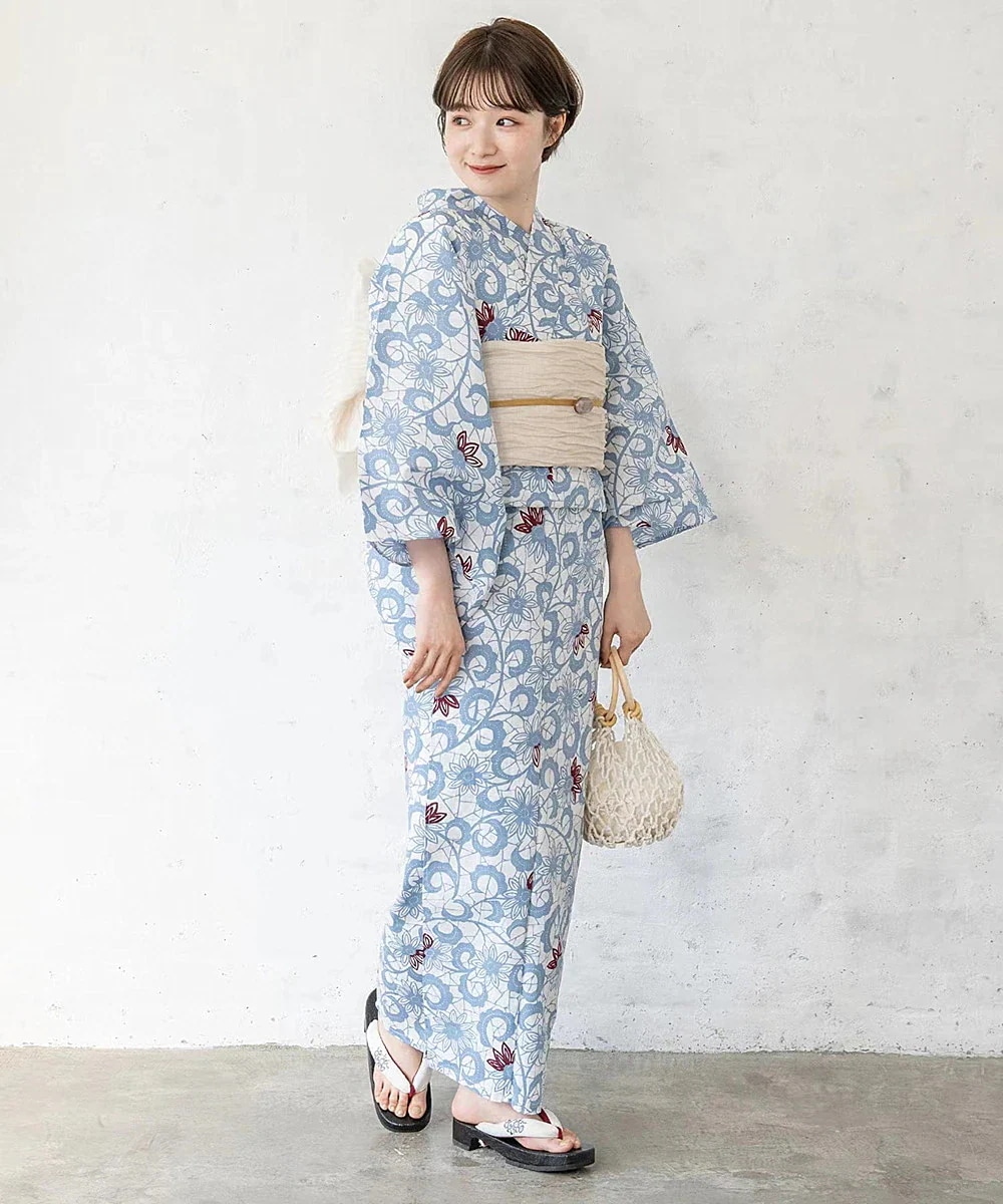 伝統的な着物浴衣純綿正装スタイル観光cos服を撮影する