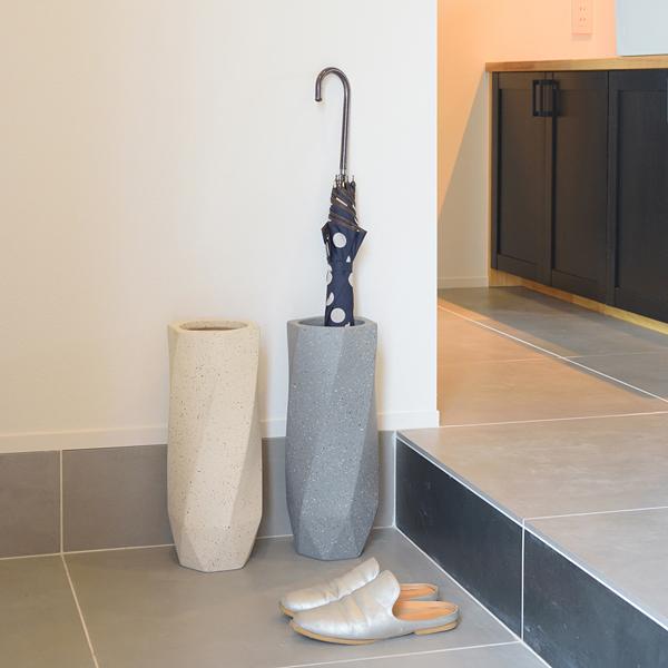 傘立て スリム 陶器 おしゃれ 屋外 室内 外置き 内置き 北欧 傘たて 筒状 デザイン お洒落 芸術的 5,637円