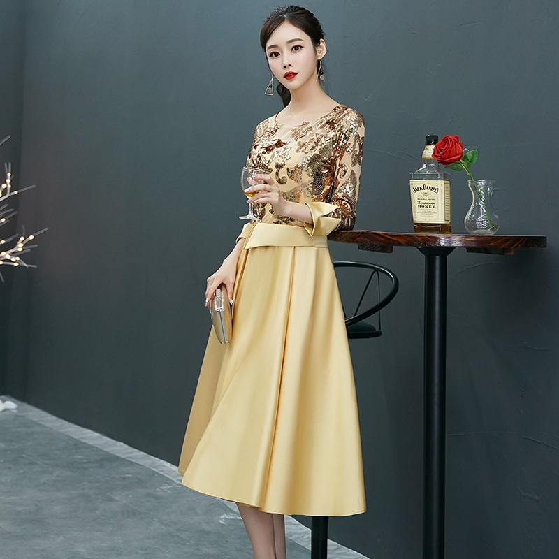 イブニングドレス 膝丈 膝下 7分袖 長袖 ラメ感 ラウンドネック セミフレア スリム Aライン 背中開き スマート 刺繍 ウエストマーク リブ きれいめ 上品 おしゃれ かっこいい 個性的 クール