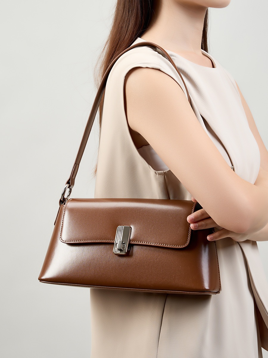 【本革】 脇挟みショルダー 韓国トレンド モノトーン 通勤バッグ/斜め掛けバッグ/リュック/ハンドバッグ/レトロバッグ 7,219円