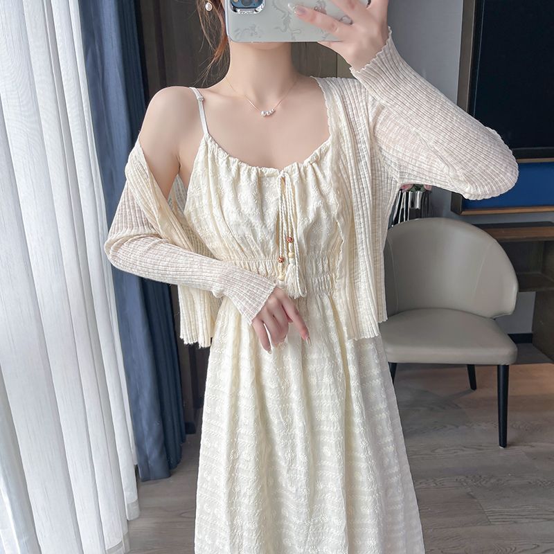白キャミソールワンピース+日焼け止めカーディガン2点セット2025春夏新作優しげ風小清新a字スカート優しい雰囲気のデート