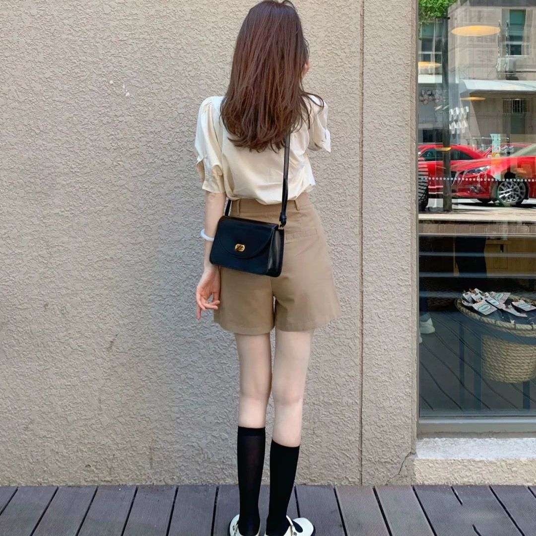 オールインワンセットアップセットアップルームウェア 半袖 着痩せ セットアップ レディース 夏 服 涼しく楽ちんセットアップ ショットパンツ フレンチヴィンテージ 二点セット 2025 スタイル