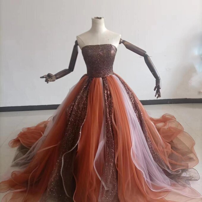 ブラウン　茶色　輝きな光彩を放つ キラキラチュールカラードレス 可愛い 編み上げ プリンセスドレスオーバード