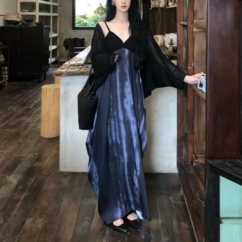 ゆったりとしたセクシーな高級バケーションスタイルの女性用夏用日焼け防止カーディガンとカラーブロックのサスペンダードレスのツーピースセット