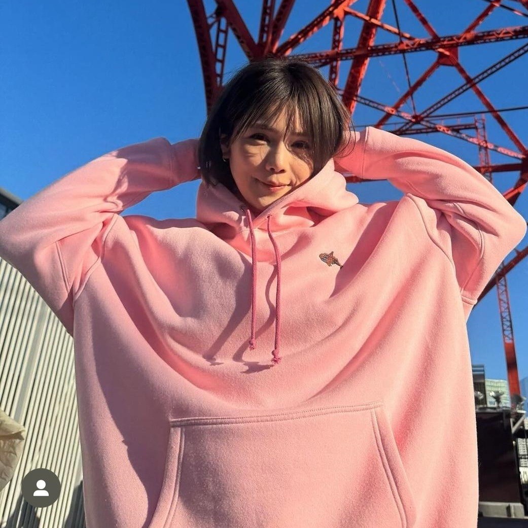 トップス パーカー フーディー 長袖 プルオーバー ミディアム丈 マフポケット かわいい 大人可愛い きれいめ シンプル 上品 おしゃれ かっこいい カジュアル こなれ感 個性的 ラフ ルーズ 主役級