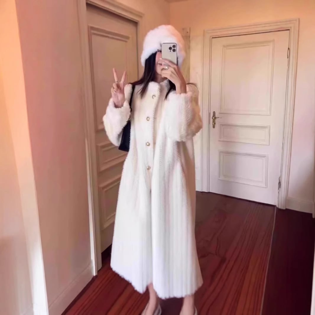 女性のためのミンクベルベットの毛皮のコート2024冬新しい厚いルースファーワンピースロングラムウールコート女性のため
