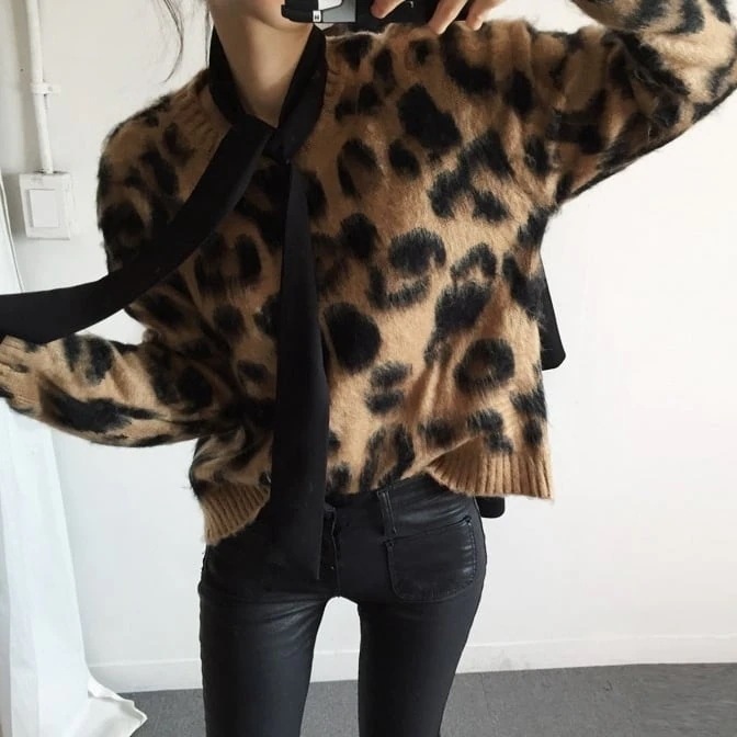 ヒョウ柄ニット トップス セーター 袖あり l ラウンドネック 綿 かわいい 大人可愛い シンプル カジュアル 大人 おしゃれ お洒落 大人可愛い 大人女子 こなれ感 個性的 クール 主役級 存在