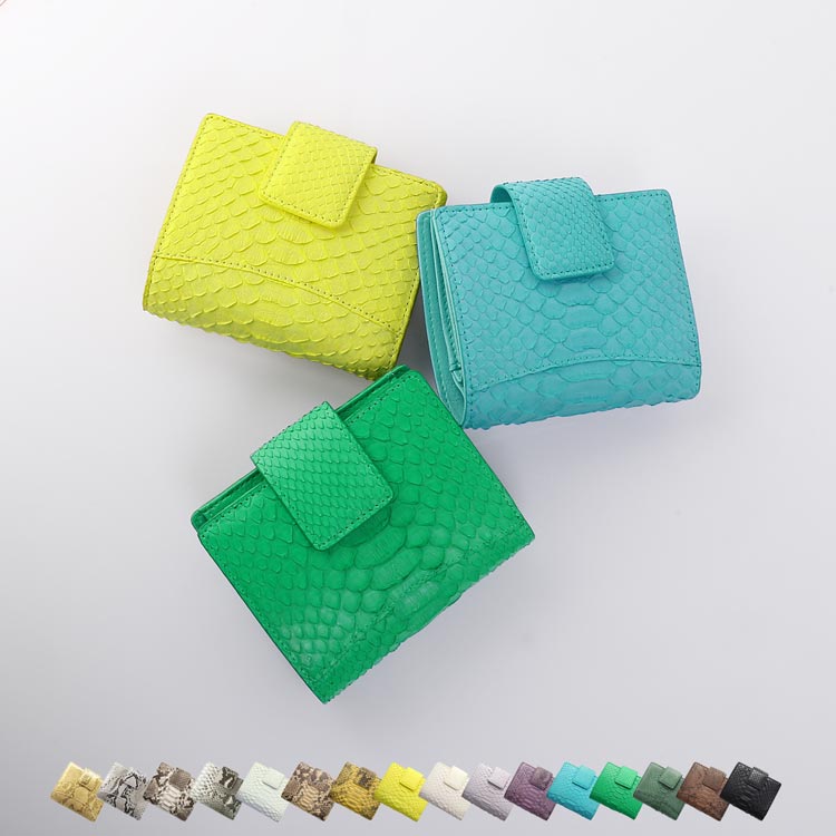 ダイヤモンドパイソンレザーベロ付き折り財布