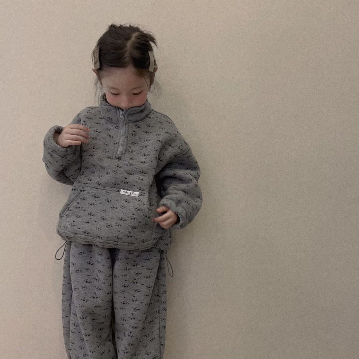 【2枚購入で100円OFF】 秋冬服女子スーツ子供用中わた入り厚手セータースウェットパンツ2点セット 子供服 韓国子供服 秋冬新作セット 最安値保証 品質良い 4,814円