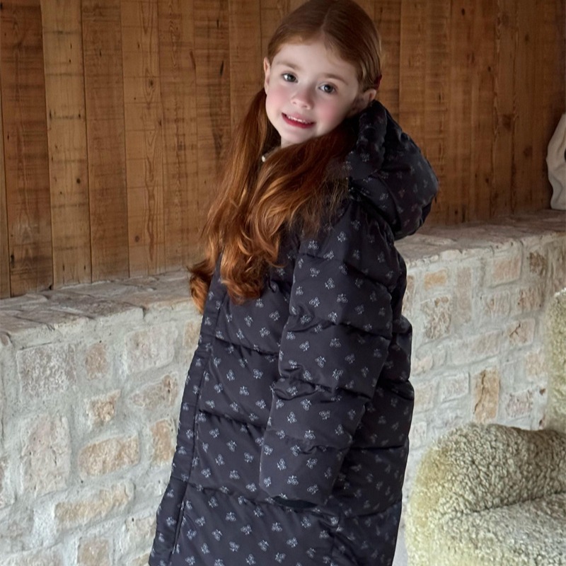 24冬の韓国スタイルの子供の肥厚されたミディアムレングスダウンジャケットガールズチェリーフローラルダウンジャケット 7日間の無行なリターンまたは交換品質の問題が発生した場合it/7 8,140円