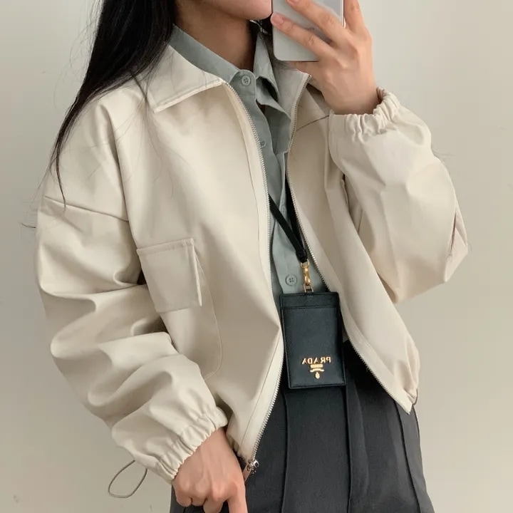 アウター ジャケット レザージャケット 長袖 襟付き 前開き ファスナー ポケット ミディアム丈 かわいい 大人可愛い きれいめ シンプル 上品 おしゃれ かっこいい カジュアル こなれ感 個性的