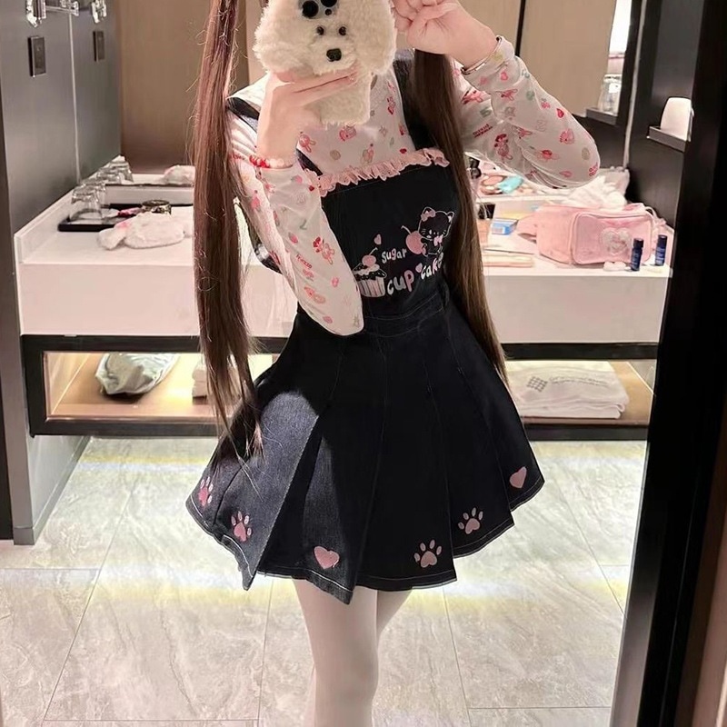 春と秋向けの韓国風かわいい女の子の衣装セット：長袖のベースレイヤートップデニムのオーバーオールプリーツスカート