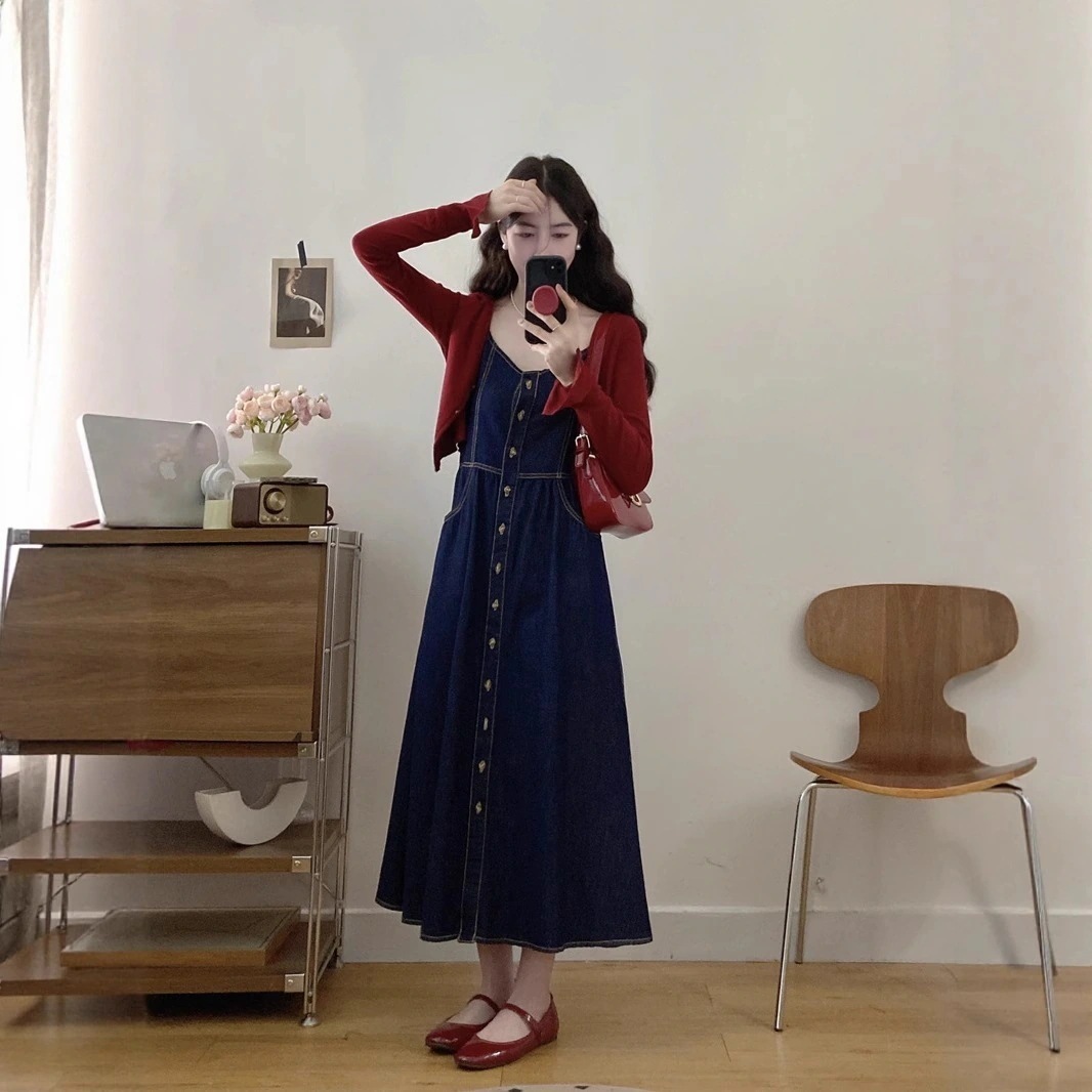 【急速発送】デニム赤カーディガン2点セット低身長韓国版a字レトロvネック通勤子キャミワンピース秋の万能アイテム