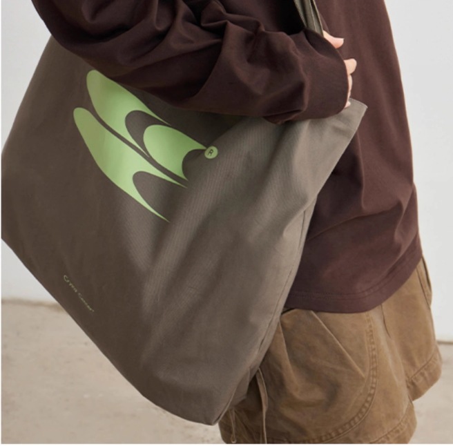 ショルダー トートバッグ 大容量 デニム シンプル カジュアル かっこいい こなれ感 ラフ ボーイッシュ クール 存在感 通学 お出かけ イベント お買い物 女子会 休日 コーデ ユニセックス 春 夏