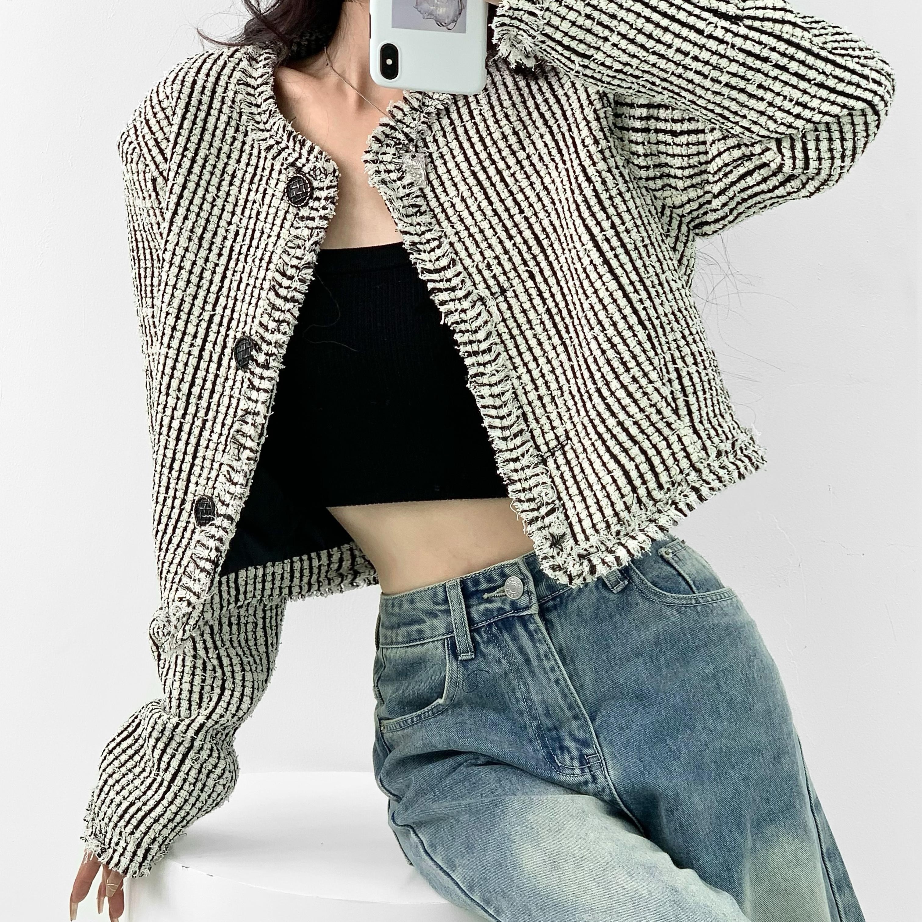 アウター ジャケット 長袖 ラウンドネック 前開き ボタン ショート丈 かわいい 大人可愛い きれいめ シンプル 上品 おしゃれ かっこいい カジュアル レトロ ラフ ルーズ こなれ感 個性的 主役級