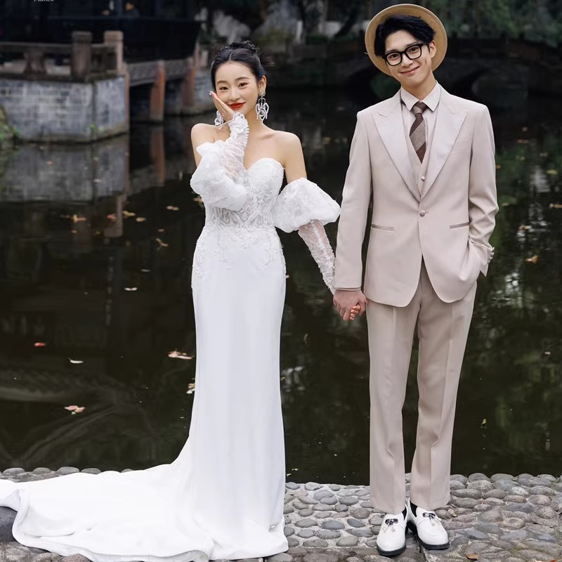 軽ウェディングドレスレースフレンチ胸ぬぐいシンプル旅白で痩せて見えるモップ韓国風マイナーロケ超仙ドレス