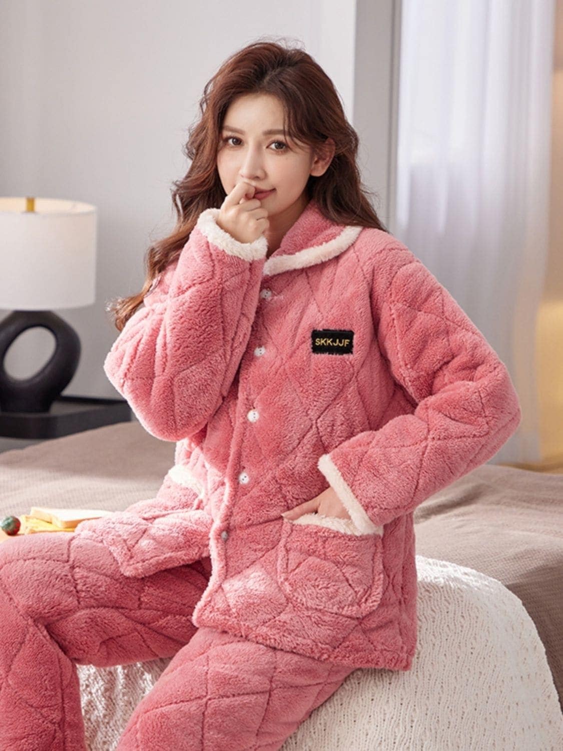 【急速出荷!】2025新しい女性のスリープウェア冬は厚くパッド入りの3層ジャケット暖かいスーツは家の服の外に着ることができるパジャマ ウェア もこもこパジャマ パジャマ レディース パジャマ 韓国