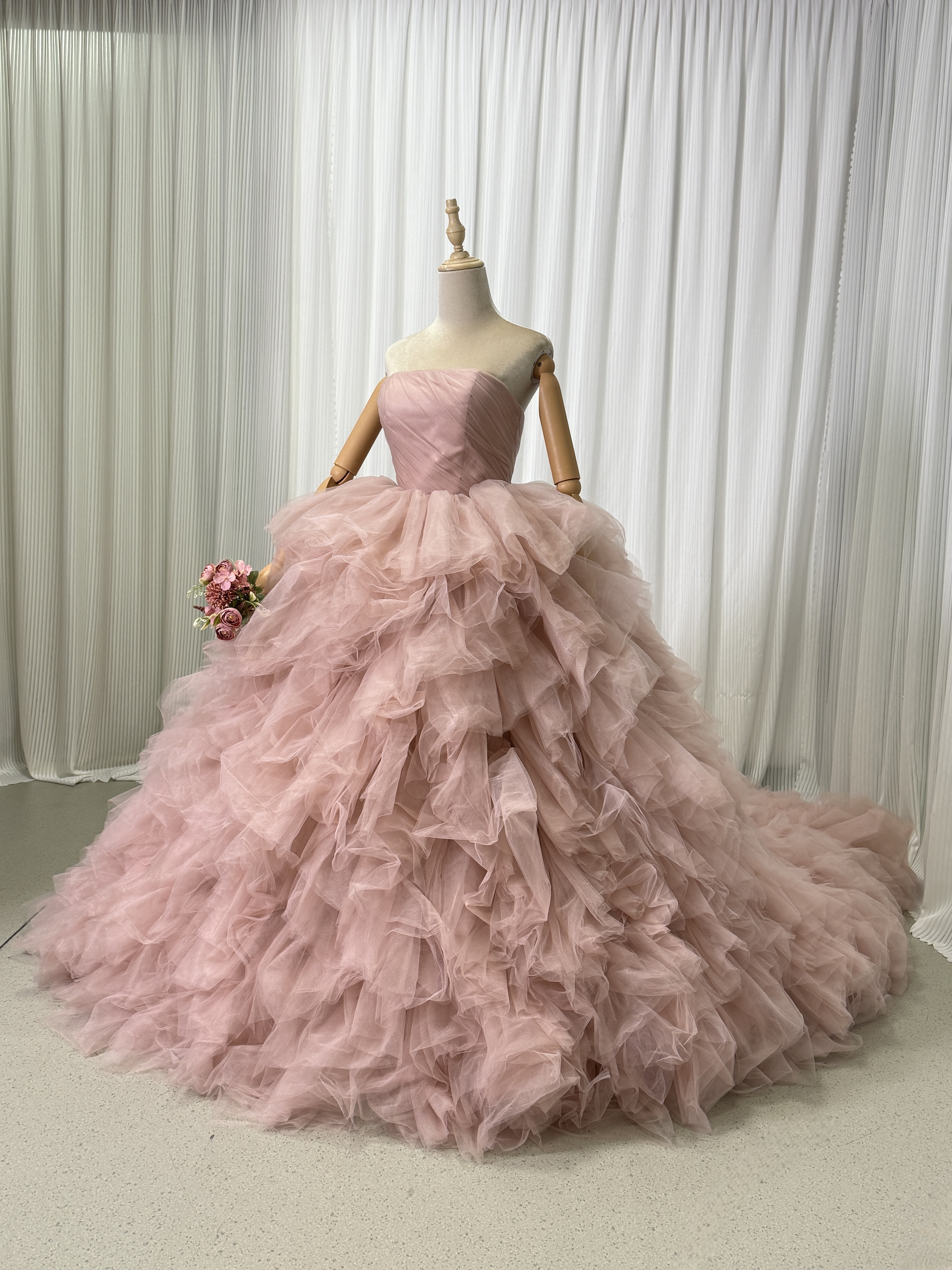 カラードレス ピンク チューブトップ バックレス ファスナー ソフトチュール エレガント ロングトレーン 華やかなトレーン