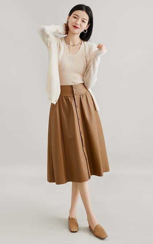 大流行のヴィンテージ風 フレアスカート 合成皮革 ハイウエスト ミモレ丈 ブラック ベージュ レディース スタイリッシュ シンプル フロントボタン デザイン 表地 羊革 秋冬トレンド