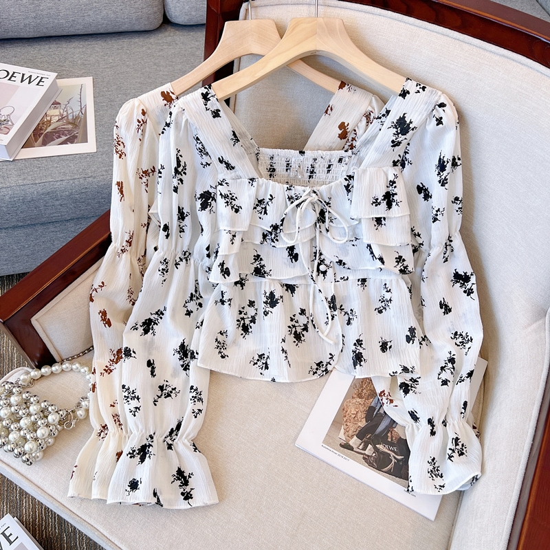 トップス ブラウス フリル ガーリー リボン スクエアカラー 長袖 セクシー バストボリューム スリムフィット 花柄 スウィート レディース 春 シャーリング ティアード カジュアル きれいめ