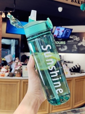 水筒 ボトル 軽量 プラスチック 学生 可愛い サービス 直飲み おしゃれ 誕生日 プ 透明 ウォーターカップ