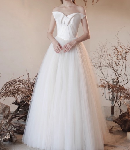 ウエディングドレス ベアトップ ハンドドレープ デザイン感 Aライン ファスナー 結婚式