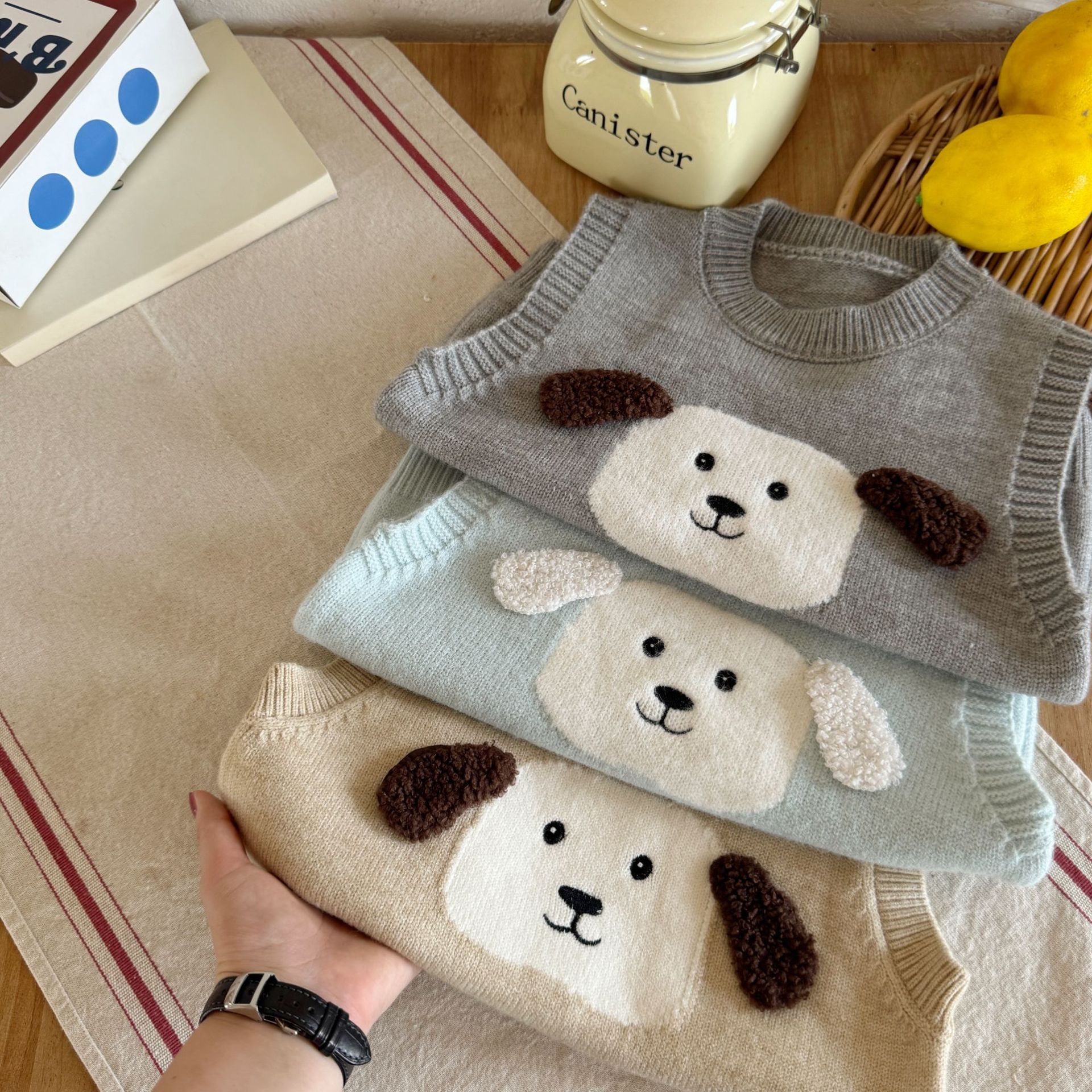 2024秋冬子供セーター 男の子 女の子 シンプルニットベスト ベビー服