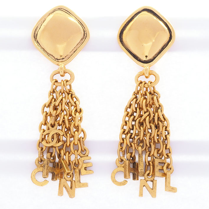 シャネル ロゴチャーム チェーン スクエアプレート クリップタイプ【イヤリング】