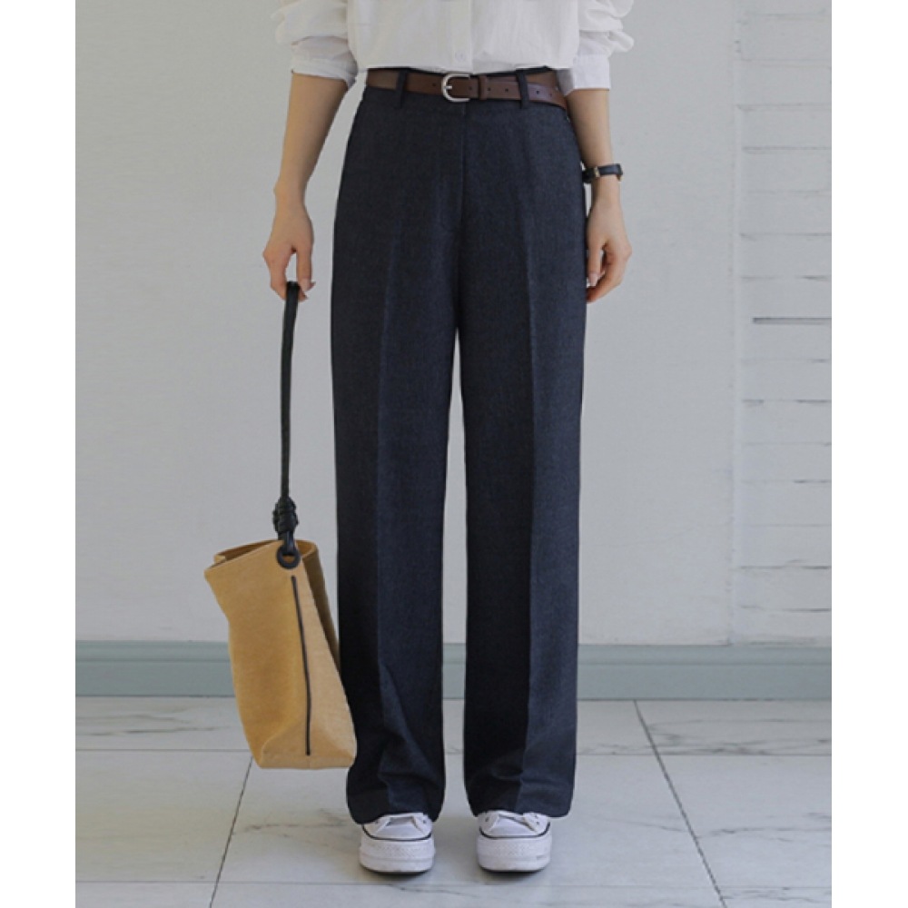 デニムワイドスラックスのようなフレンチシックツアー