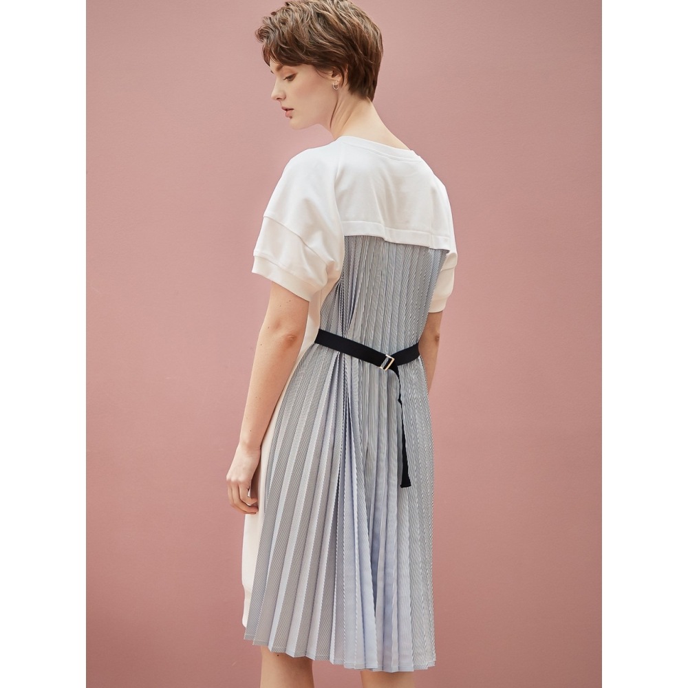 ACUDプリーツ半袖ワンピース（ホワイト） 14,357円