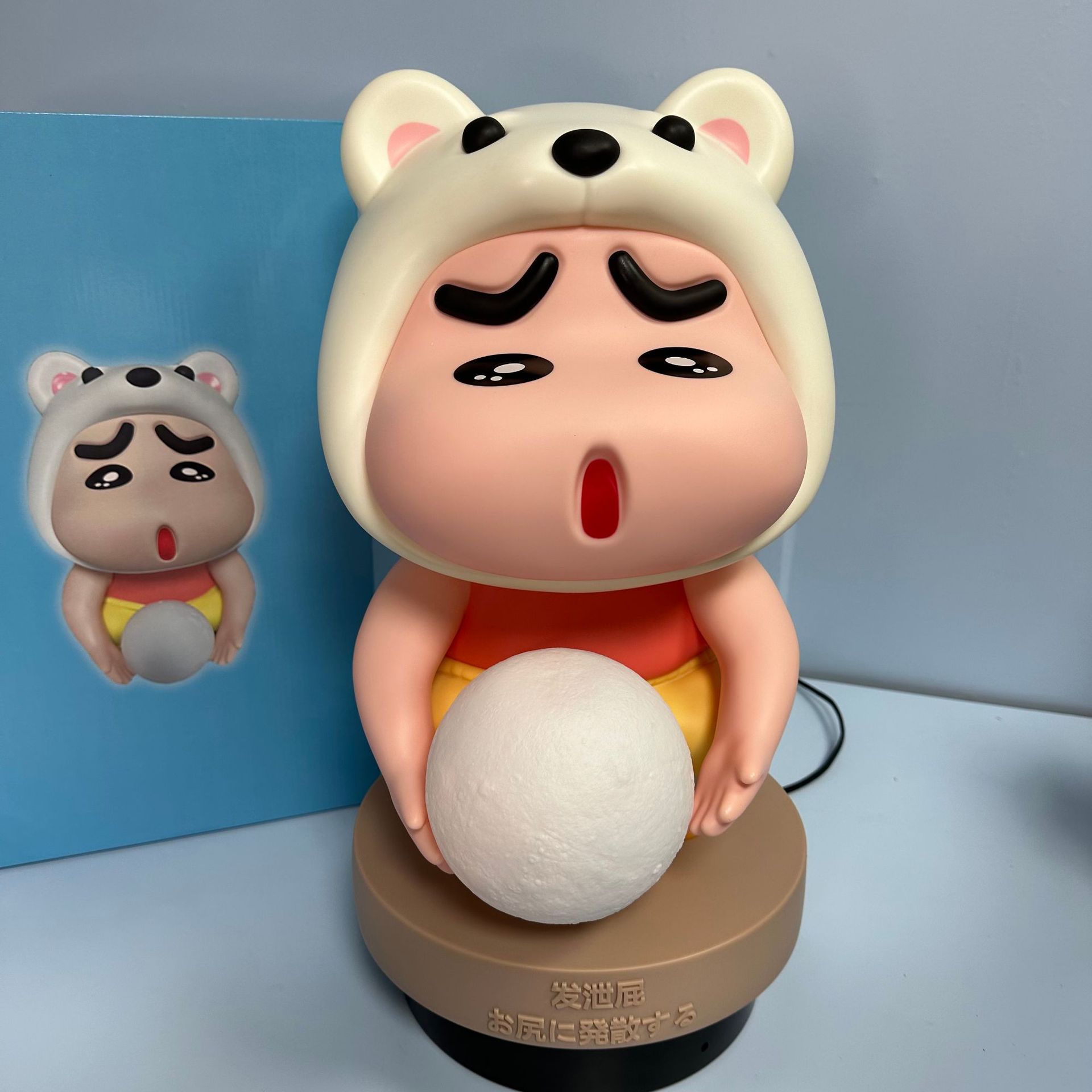 クレヨンしんちゃん アニメ周辺機器 大きな月しんちゃん 光る漫画モデル フィギュア オーナメント