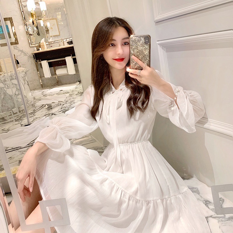 白いシフォンワンピース张心子超仙秋気質着やせ長袖のスカートの女の春秋を入れる