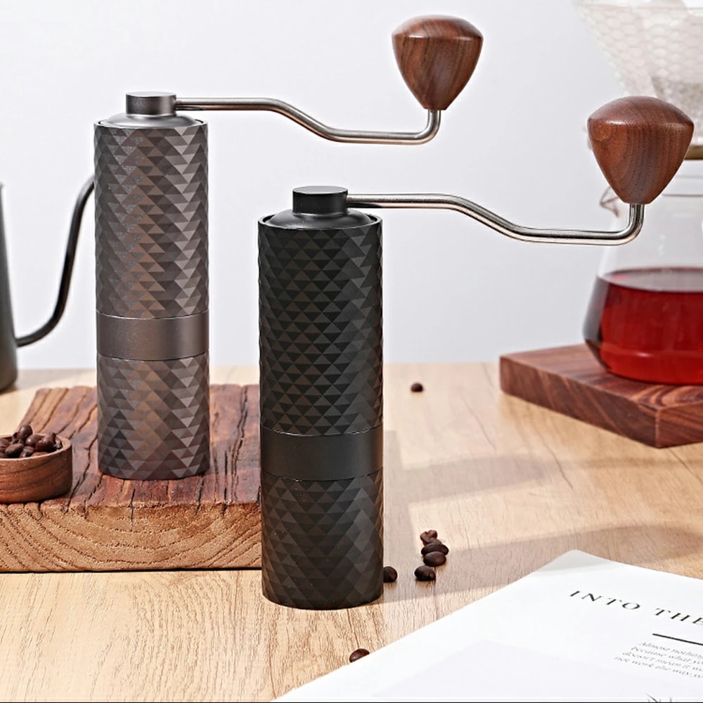 「赤字販売 *即納」挽きコーヒーミル 容量20g コーヒーグラインダー ステンレス臼 アルミボディ 36段階 粗さ調整可能 省力 均一 ダイヤモンド 家庭用 省力性 手挽き ステンレス キャンプ アウ