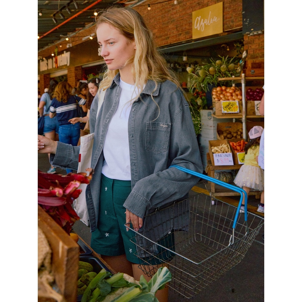 AND YOU アルトナポケットディテールデニムシャツ (ライトブルーミッドブルーグレー)