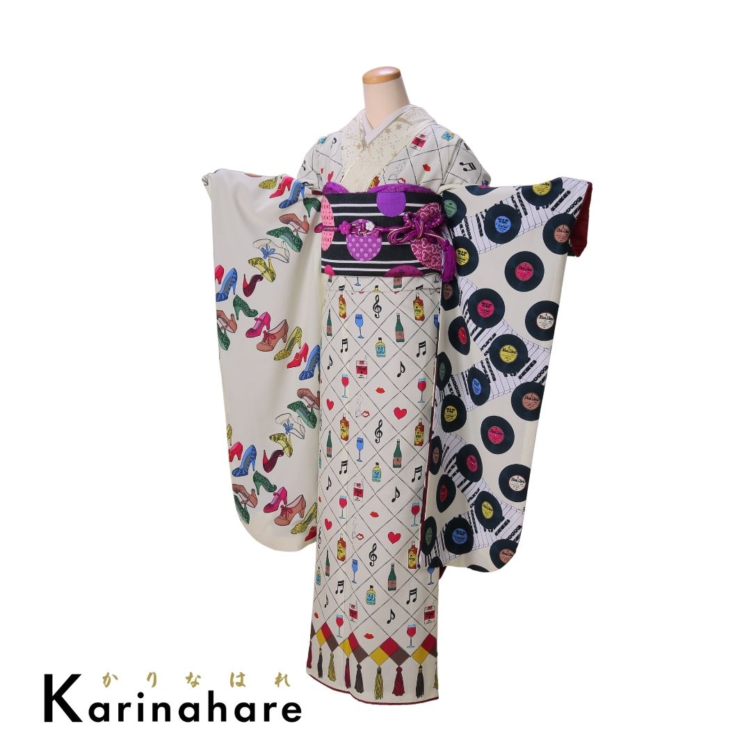 結婚式結納振袖レンタル右袖にはレコード左袖はパンプス身頃にはワインや音譜リップタッセルなどが描かれた超個性的な柄振袖セットF400-105