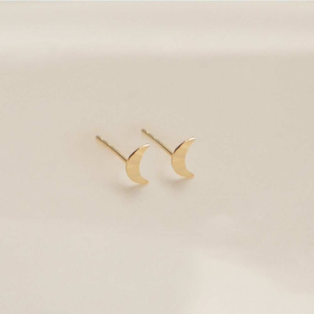 LUNNE 14k カットクレッセントムーンピアス (14k ゴールド) #ES13