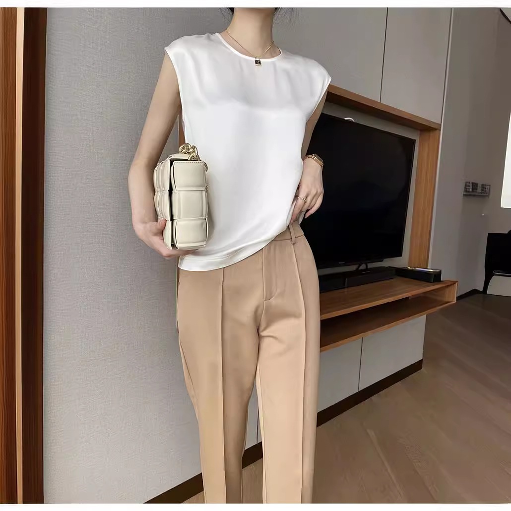 酢酸ノースリーブ通勤新型タンクトップキャミソール女性ゆったり細見えシルク感ノースリーブ外着丸首気質