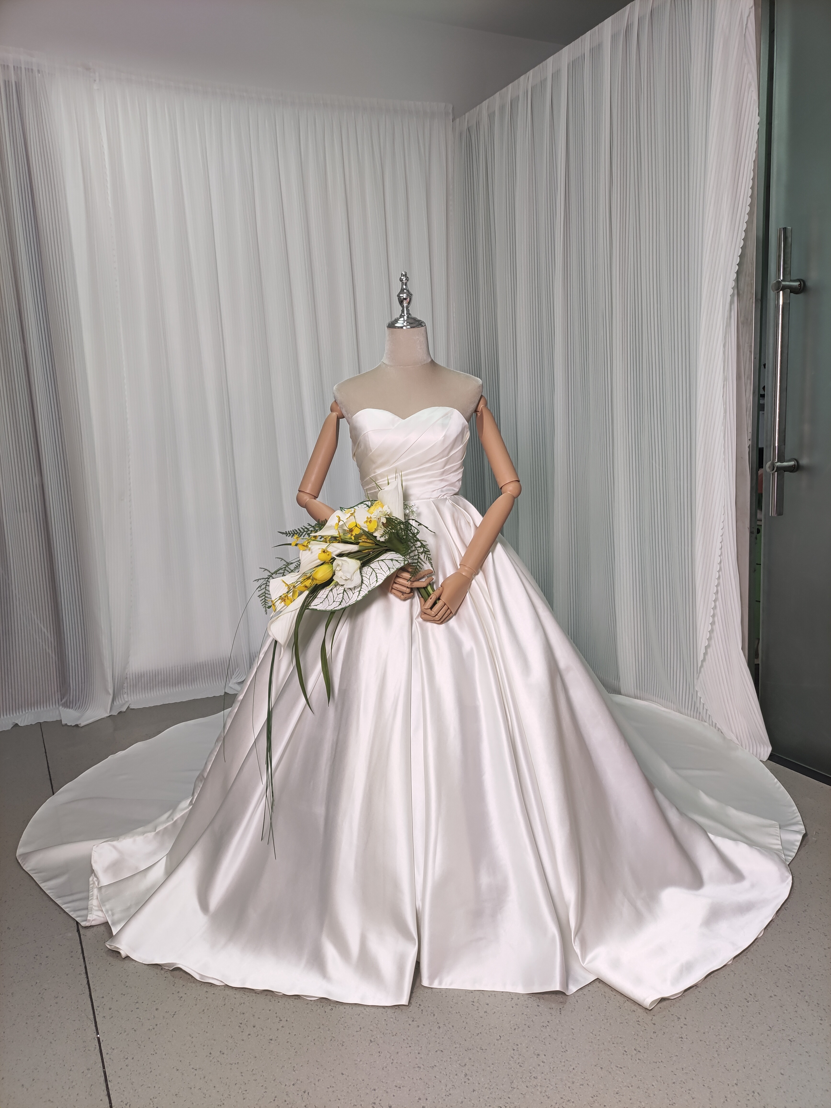 ウェディングドレス ベアトップ プリンセスライン ロングトレーン 編み上げ 結婚式 エレガント 27,291円