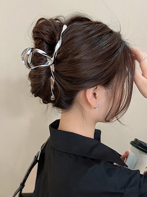 テクスチャメタルグラブクリップ大きな髪クリップ女性シニアセンス新しいサメクリップクリップヘッドウェア
