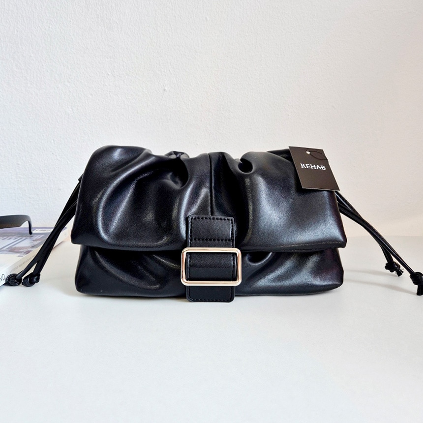 Nevil Soft Hobo Bag l 巾着デザインのエレガントなショルダー