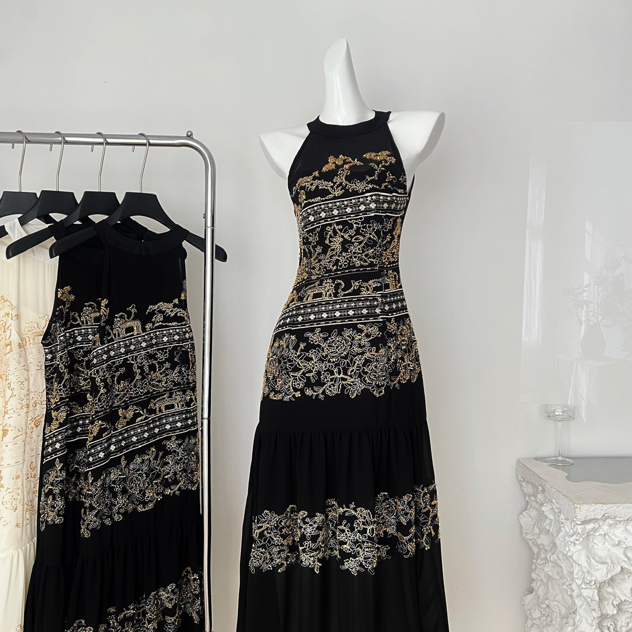 【急速出荷】サンヤジョー腰を折り曲げた軽量贅沢重工業定位釘ビーズ刺繍ノースリーブキャミソールワンピース